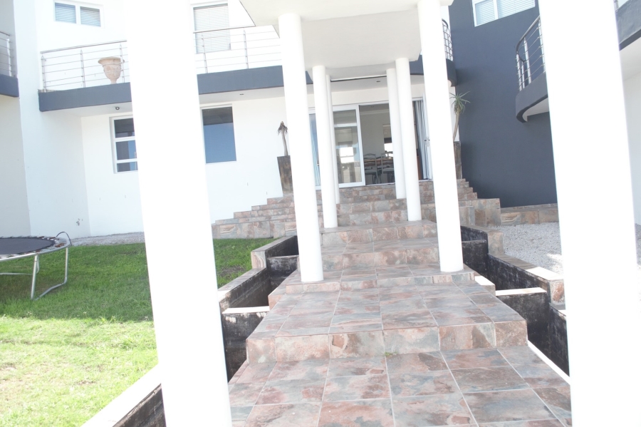 6 Bedroom Property for Sale in Perlemoenbaai Western Cape